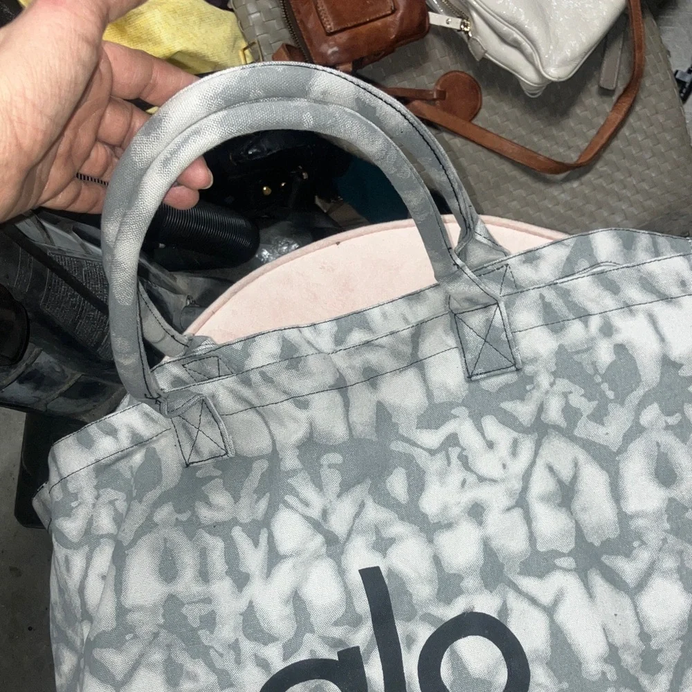 ALO Yoga Gray and White Tie-Dye Tote - Picture 2 of 3